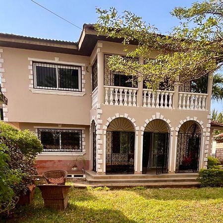 Akogo House - Bnb , Hostel, Backpackers & Volunteer Center Mombasa Ngoại thất bức ảnh