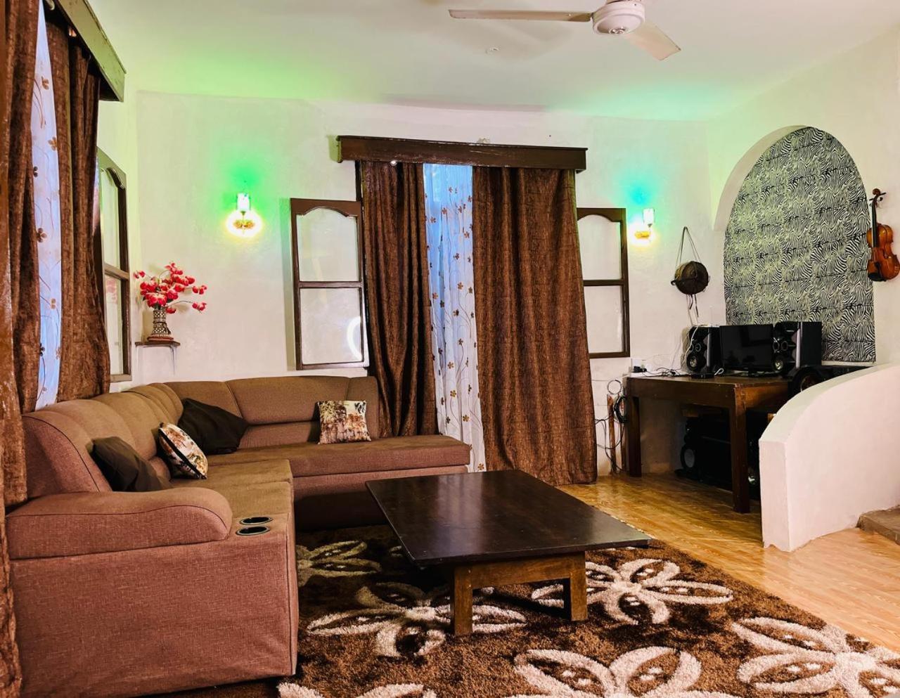 Akogo House - Bnb , Hostel, Backpackers & Volunteer Center Mombasa Ngoại thất bức ảnh