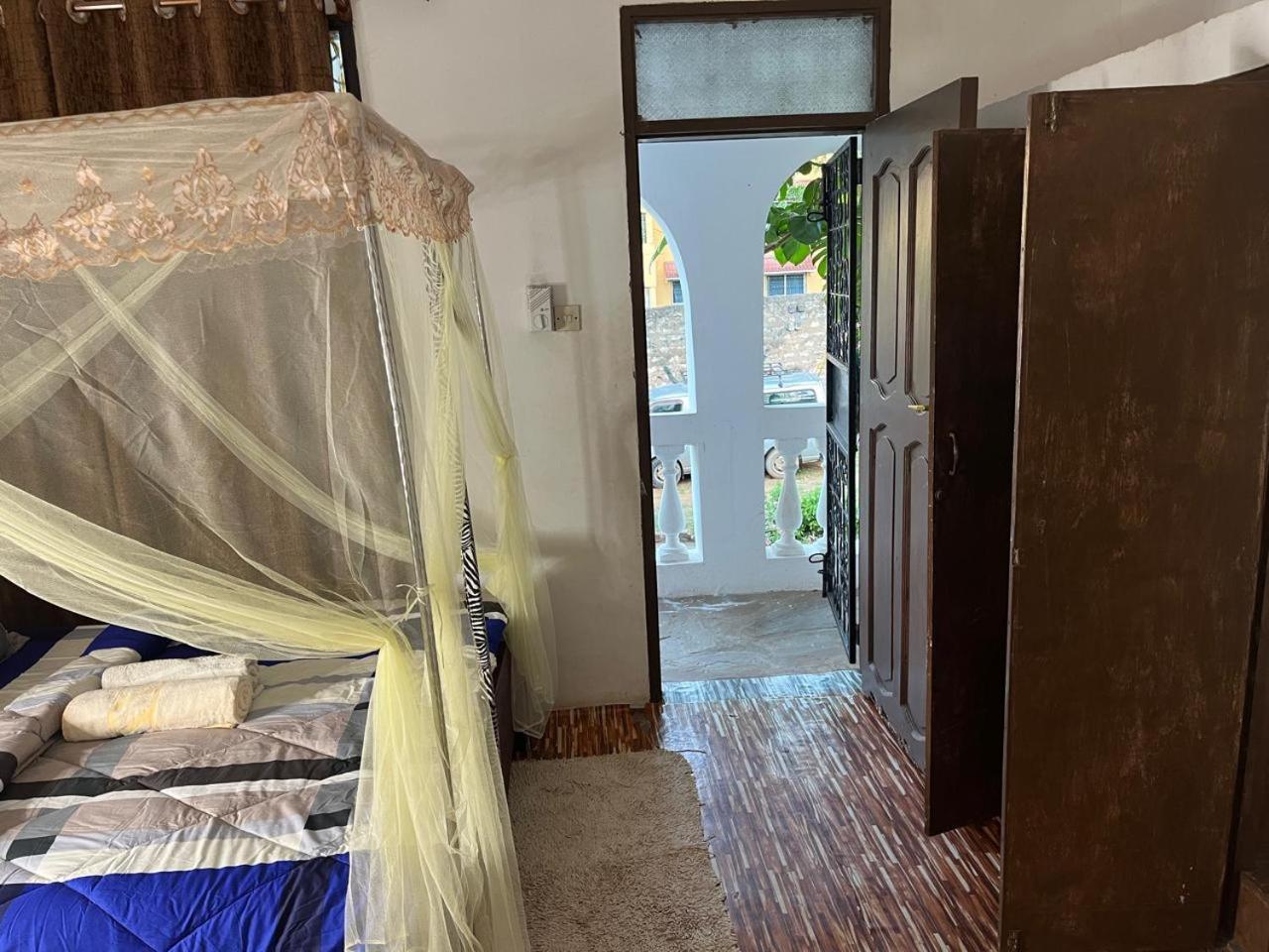 Akogo House - Bnb , Hostel, Backpackers & Volunteer Center Mombasa Ngoại thất bức ảnh