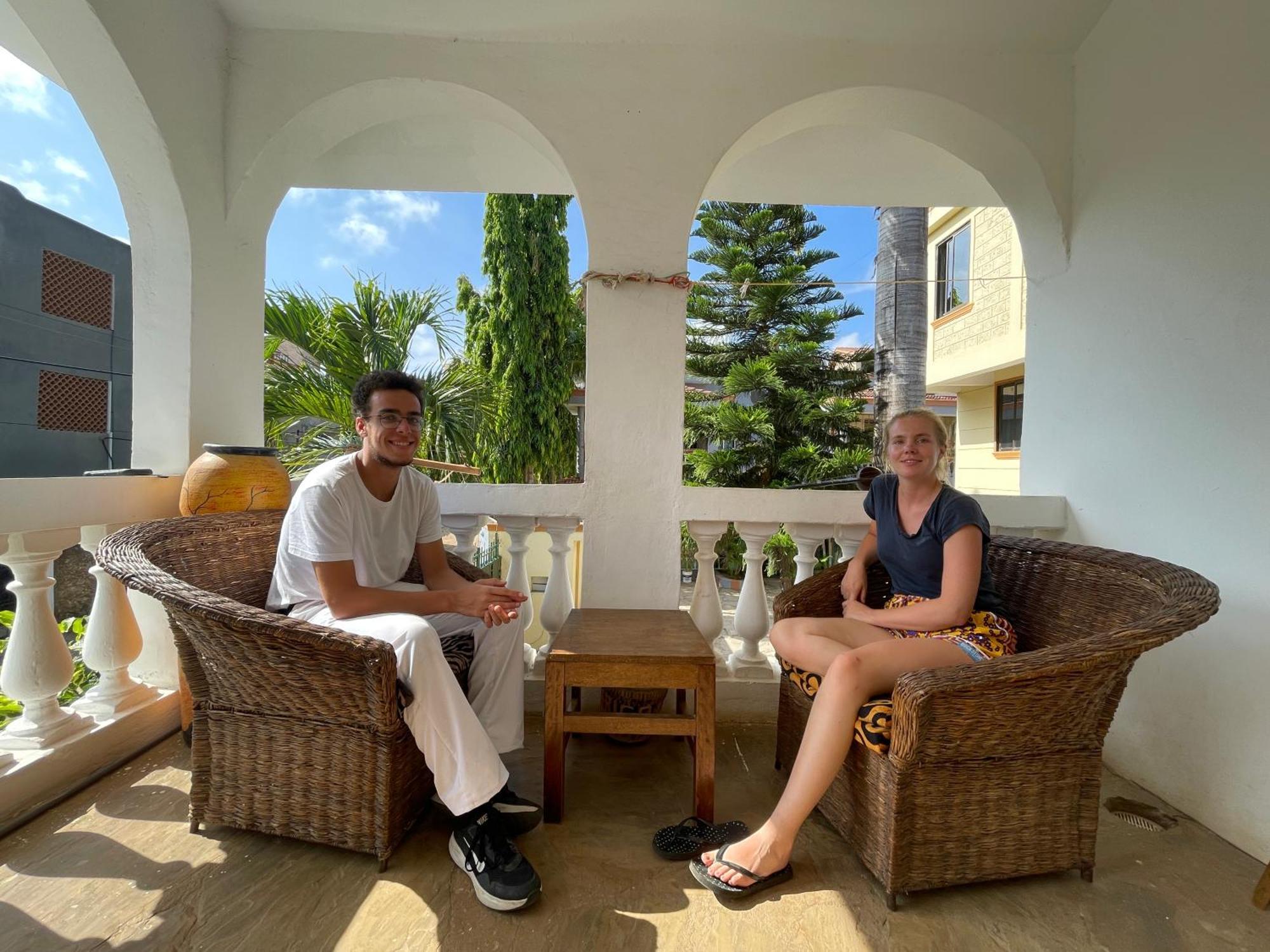 Akogo House - Bnb , Hostel, Backpackers & Volunteer Center Mombasa Ngoại thất bức ảnh