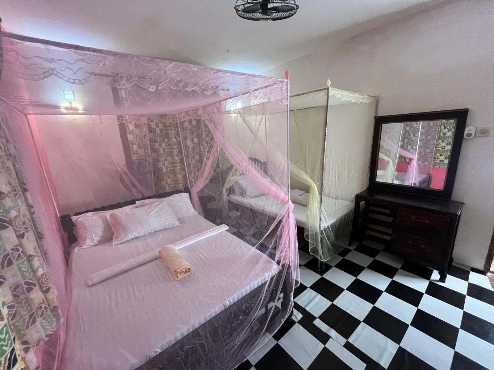 Akogo House - Bnb , Hostel, Backpackers & Volunteer Center Mombasa Ngoại thất bức ảnh