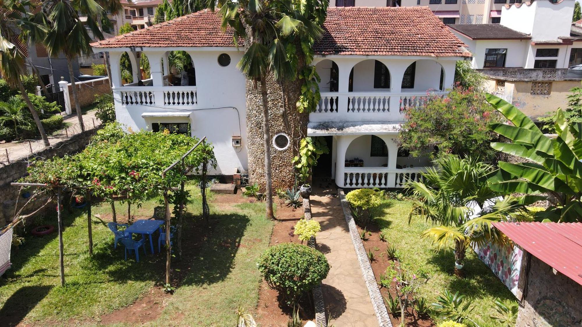 Akogo House - Bnb , Hostel, Backpackers & Volunteer Center Mombasa Ngoại thất bức ảnh