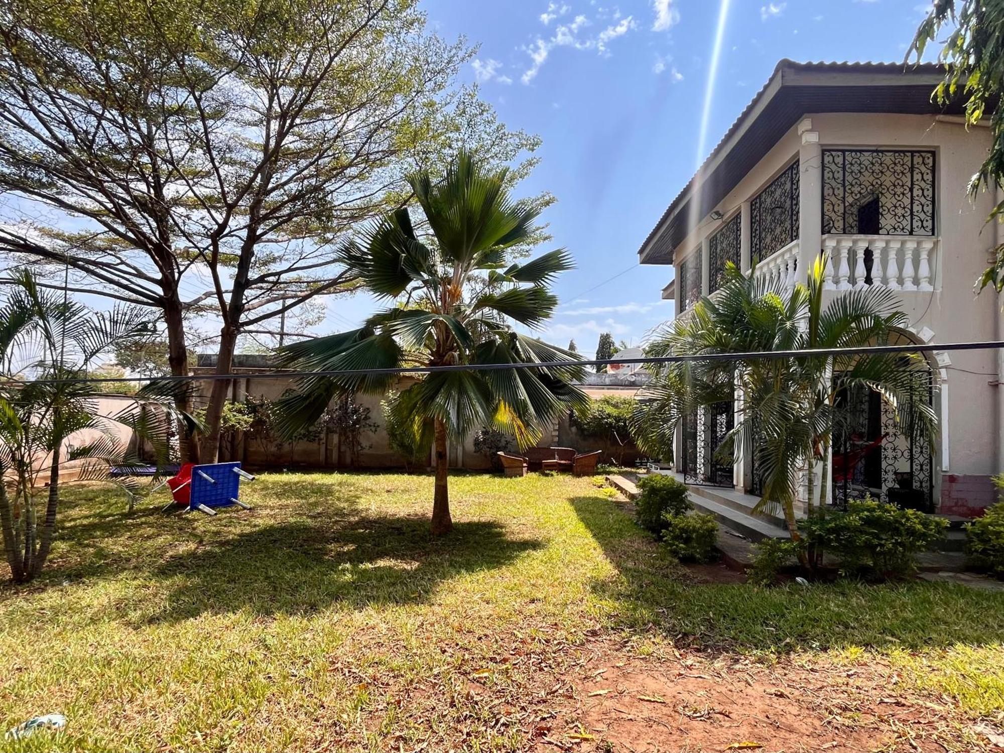 Akogo House - Bnb , Hostel, Backpackers & Volunteer Center Mombasa Ngoại thất bức ảnh