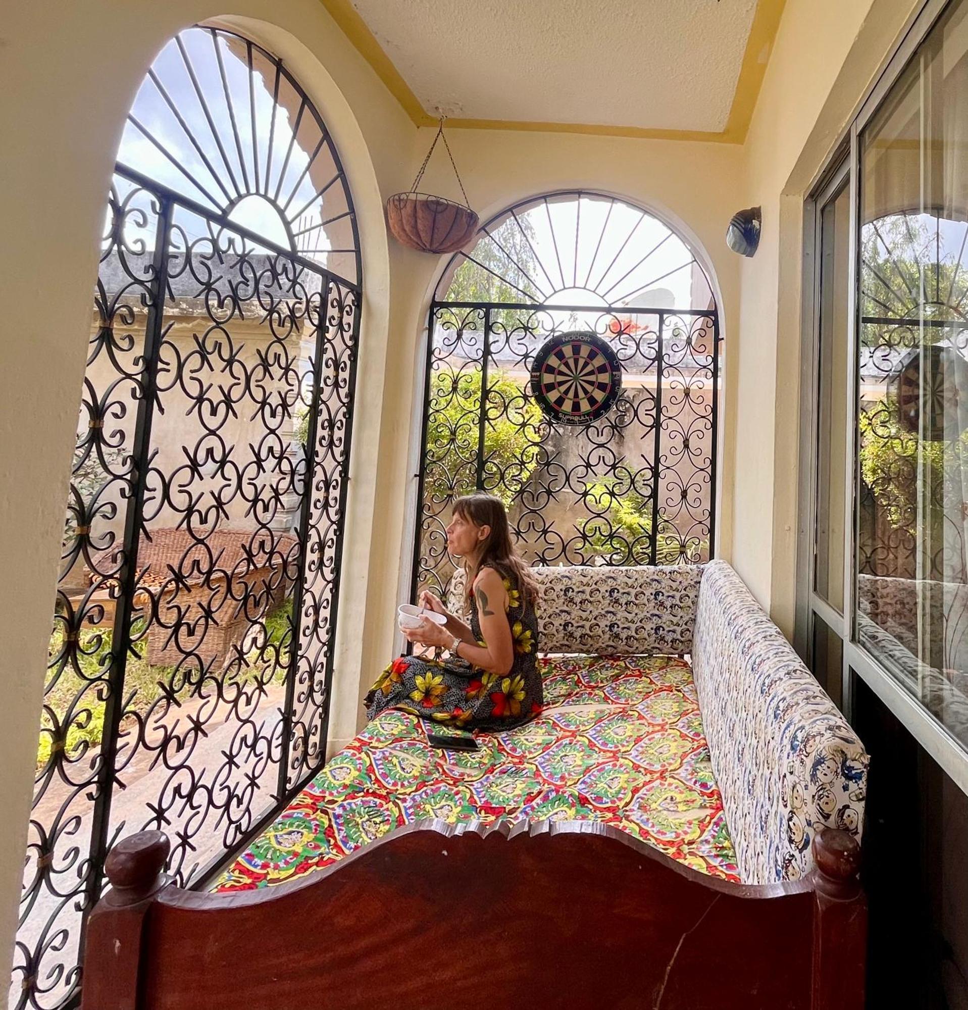 Akogo House - Bnb , Hostel, Backpackers & Volunteer Center Mombasa Ngoại thất bức ảnh