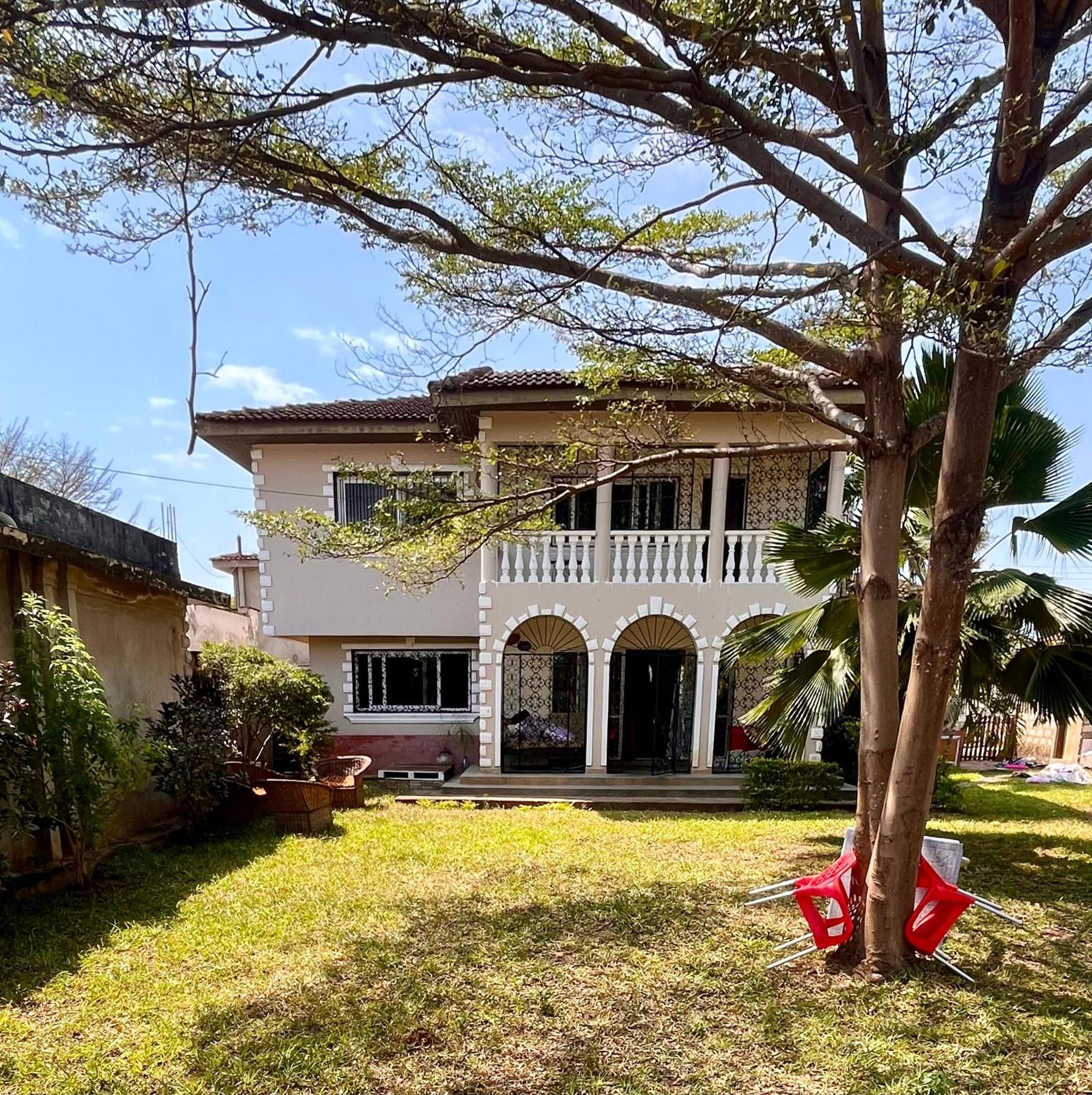 Akogo House - Bnb , Hostel, Backpackers & Volunteer Center Mombasa Ngoại thất bức ảnh
