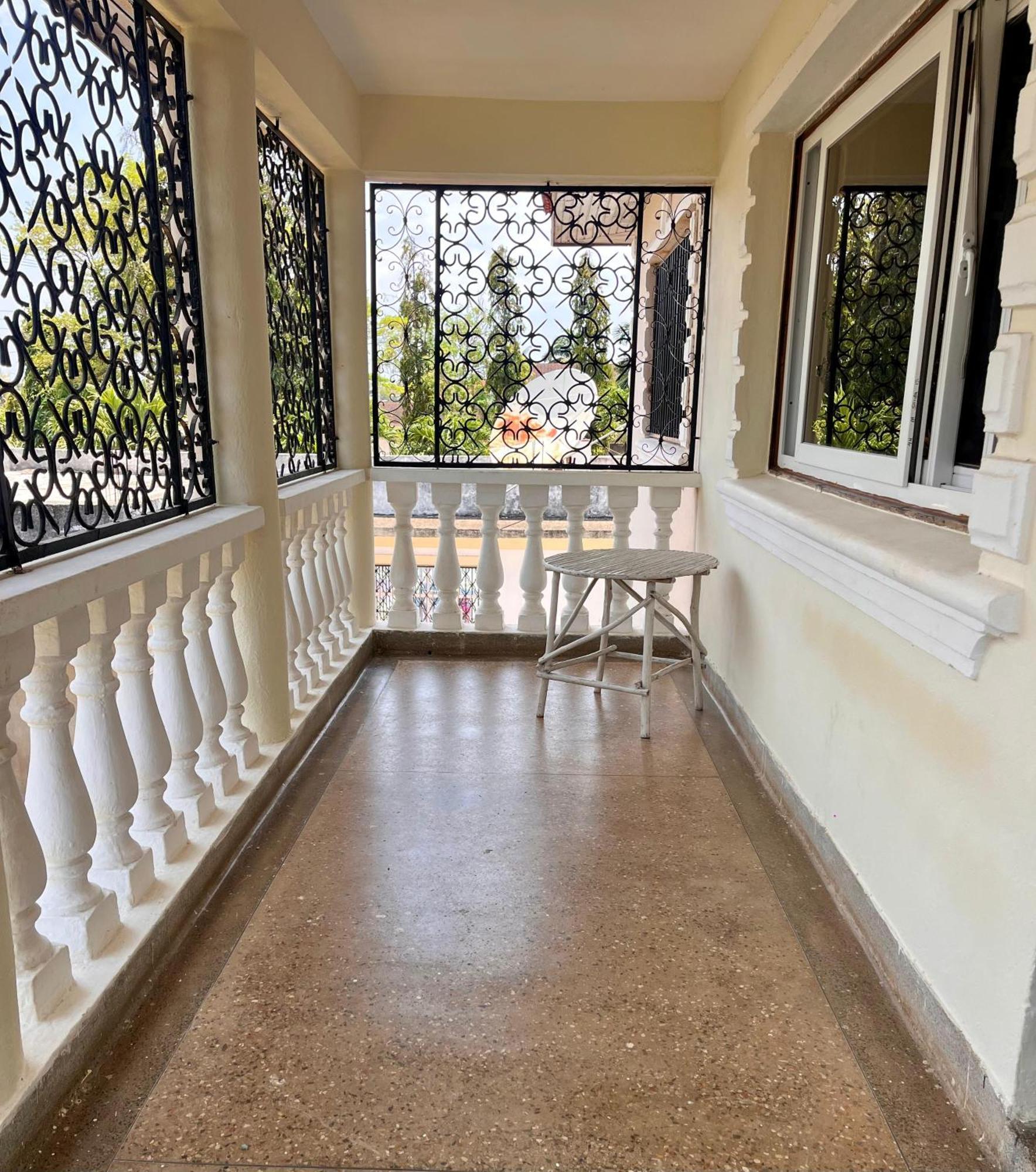 Akogo House - Bnb , Hostel, Backpackers & Volunteer Center Mombasa Ngoại thất bức ảnh