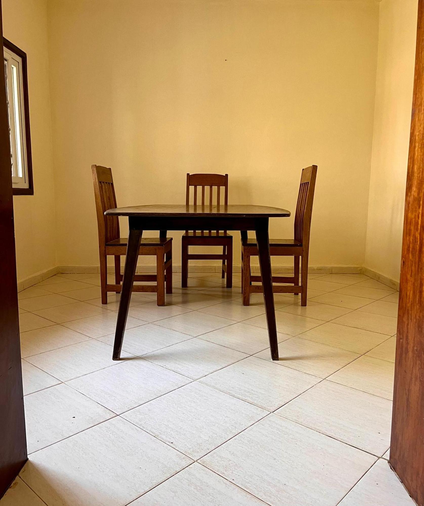 Akogo House - Bnb , Hostel, Backpackers & Volunteer Center Mombasa Ngoại thất bức ảnh