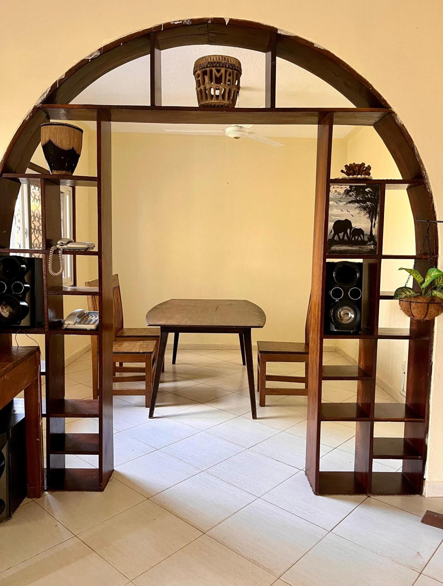 Akogo House - Bnb , Hostel, Backpackers & Volunteer Center Mombasa Ngoại thất bức ảnh