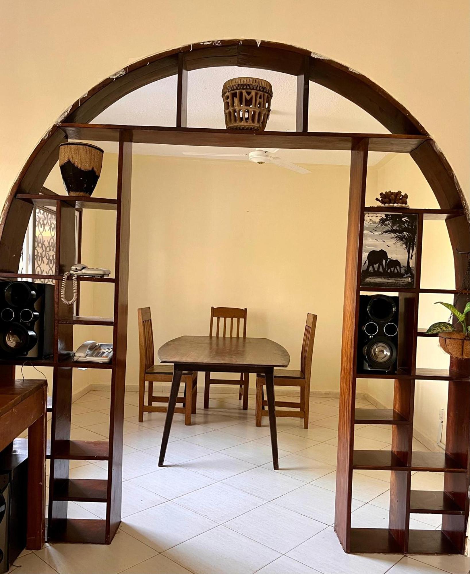 Akogo House - Bnb , Hostel, Backpackers & Volunteer Center Mombasa Ngoại thất bức ảnh