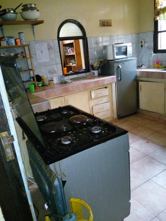 Akogo House - Bnb , Hostel, Backpackers & Volunteer Center Mombasa Ngoại thất bức ảnh