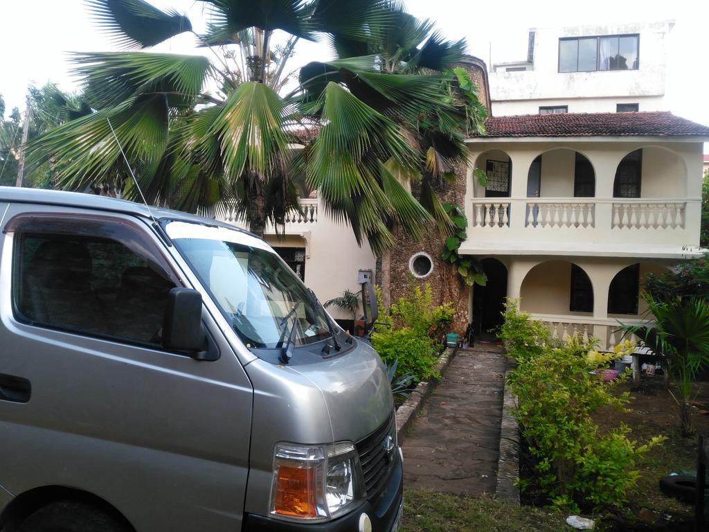 Akogo House - Bnb , Hostel, Backpackers & Volunteer Center Mombasa Ngoại thất bức ảnh