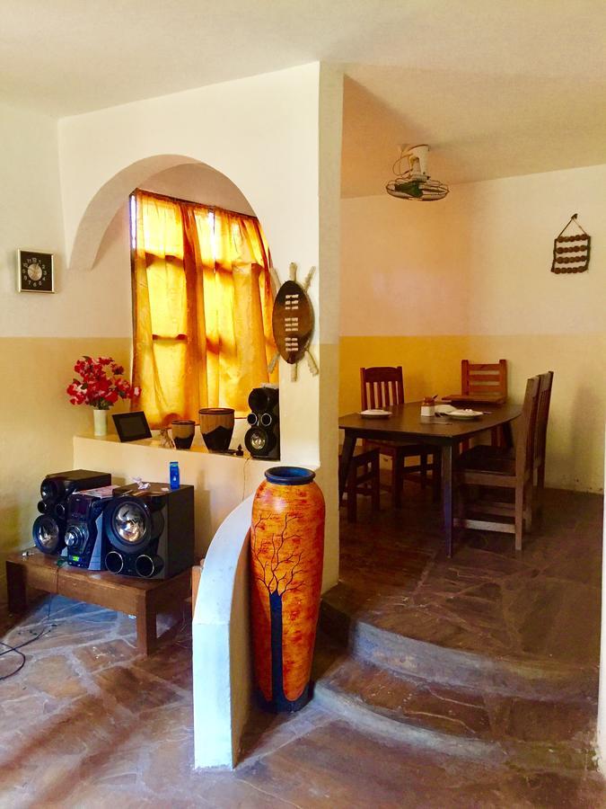 Akogo House - Bnb , Hostel, Backpackers & Volunteer Center Mombasa Ngoại thất bức ảnh