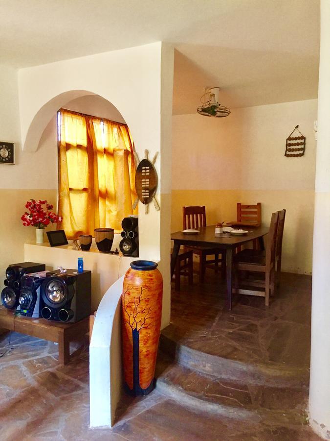 Akogo House - Bnb , Hostel, Backpackers & Volunteer Center Mombasa Ngoại thất bức ảnh