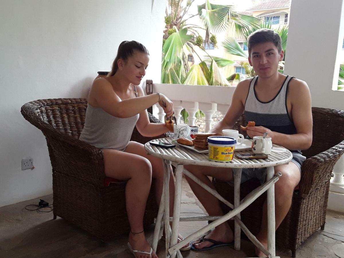 Akogo House - Bnb , Hostel, Backpackers & Volunteer Center Mombasa Ngoại thất bức ảnh