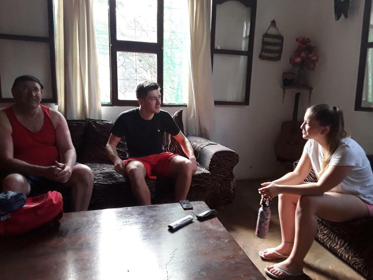 Akogo House - Bnb , Hostel, Backpackers & Volunteer Center Mombasa Ngoại thất bức ảnh