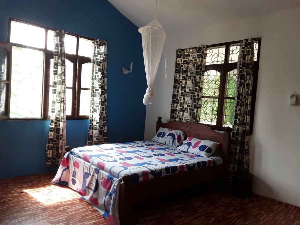 Akogo House - Bnb , Hostel, Backpackers & Volunteer Center Mombasa Ngoại thất bức ảnh